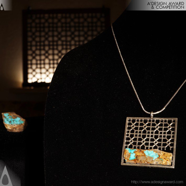 Glimpse Necklace Set by Hootan Hamedani