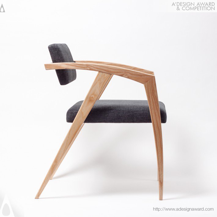 mantis-chair-by-claudio-sibille-2