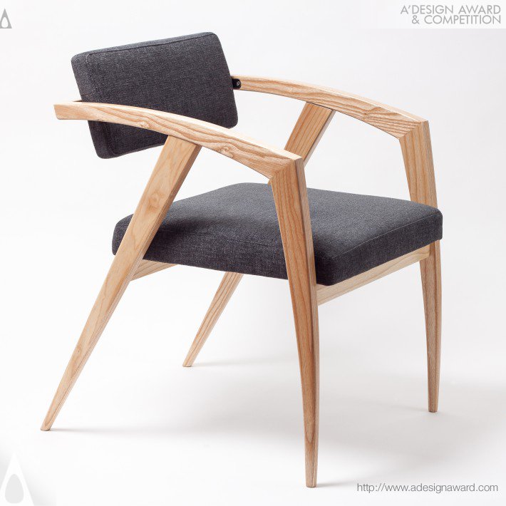 mantis-chair-by-claudio-sibille