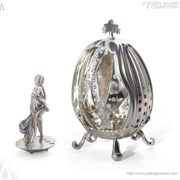 Larisa Zolotova - The Movie Theatre Fine Jeweled Egg