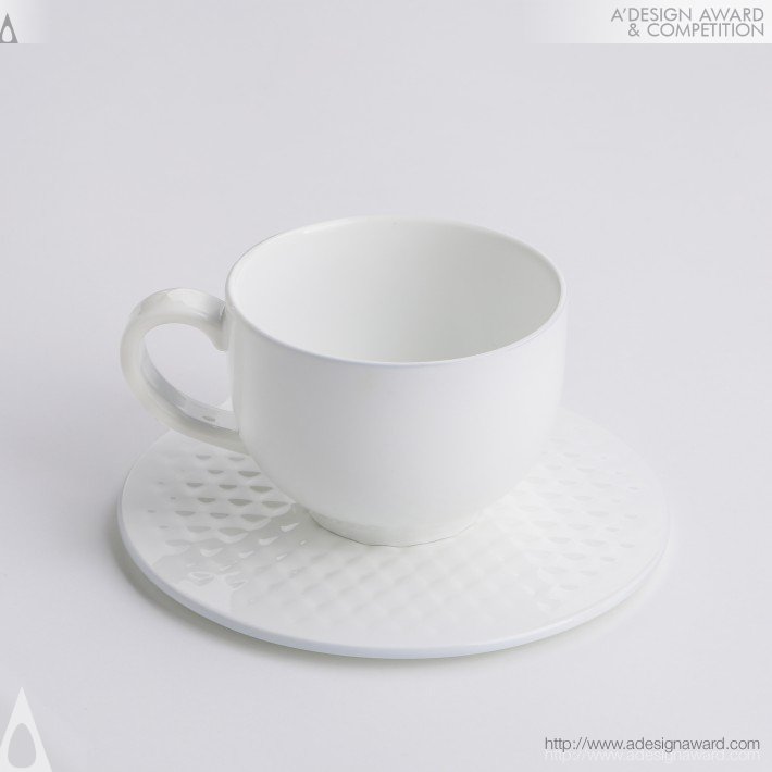 fitted-teacup-by-wu-weili-and-feng-zhe