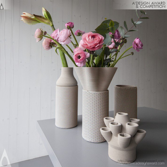 Flower Shaper Vase by Dave Coomans and Gaudi Hoedaya