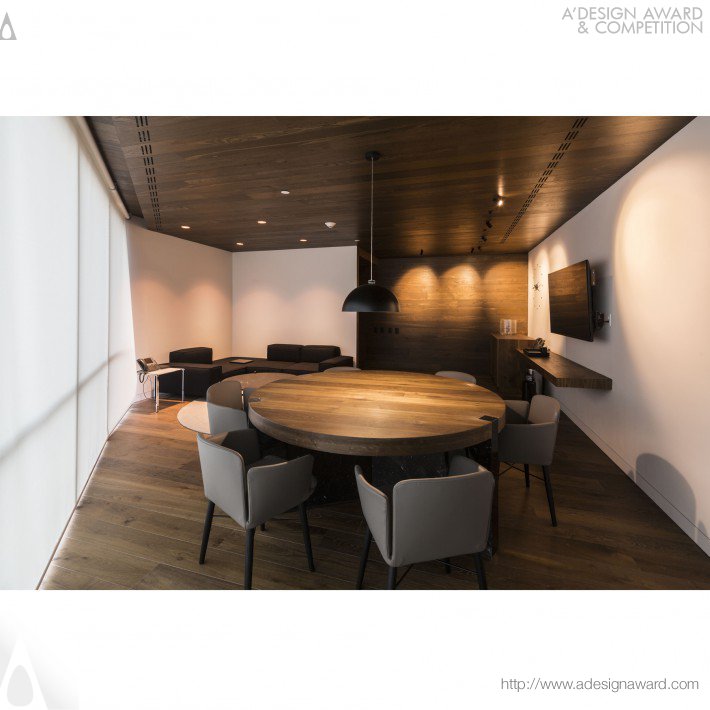 Work Area and Informal Meetings by Alonso de Garay