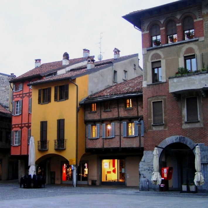 Piazza San Fedele Shopping Image 2